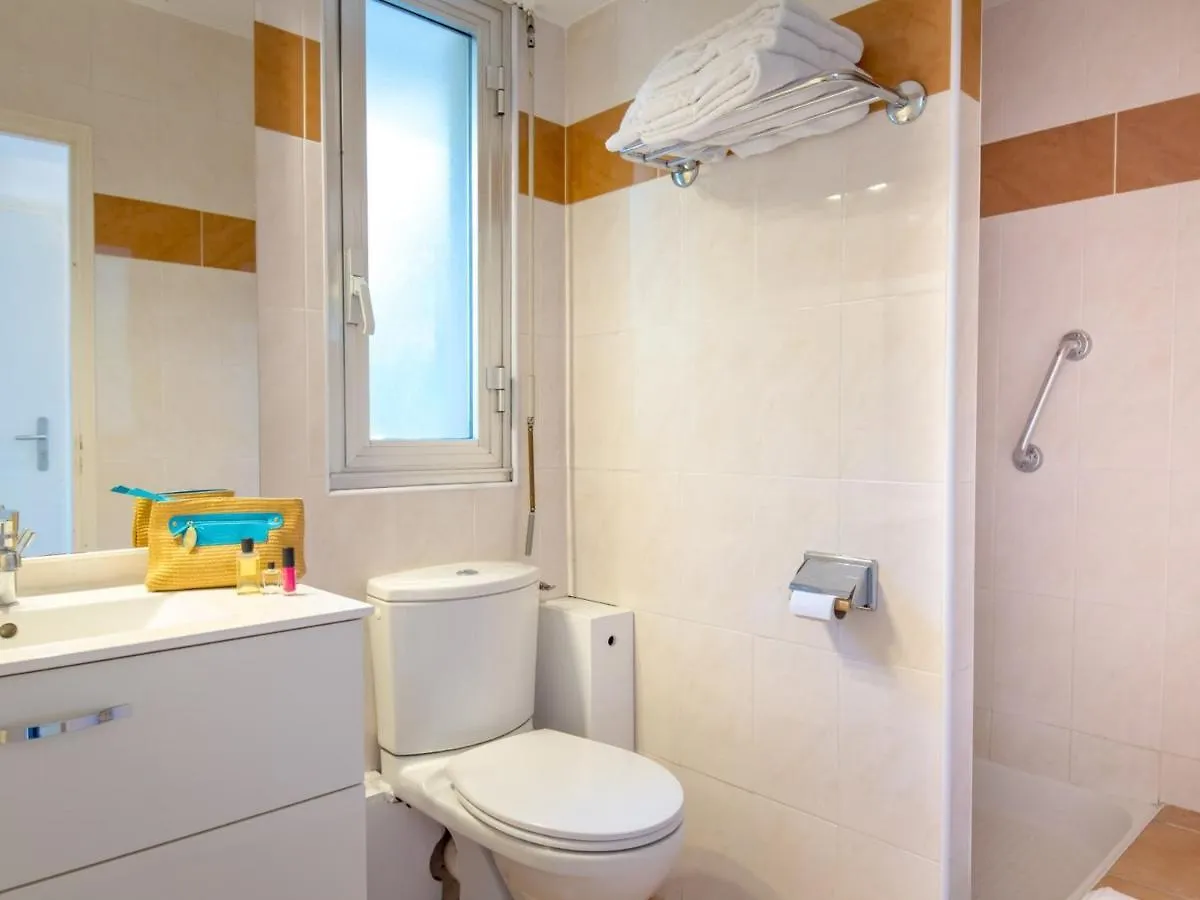 Studio Climatise Pour 2, Proche Plage Et Commerces, Animaux Admis, Wifi, Parking - Fr-1-466A-20 Saint-Raphael  Apartment