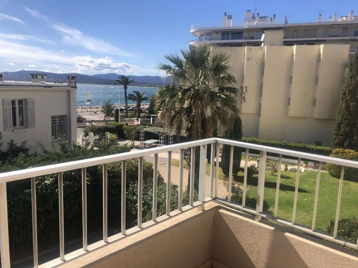 Apartment Studio Climatise Pour 2, Proche Plage Et Commerces, Animaux Admis, Wifi, Parking - Fr-1-466A-20 Saint-Raphael